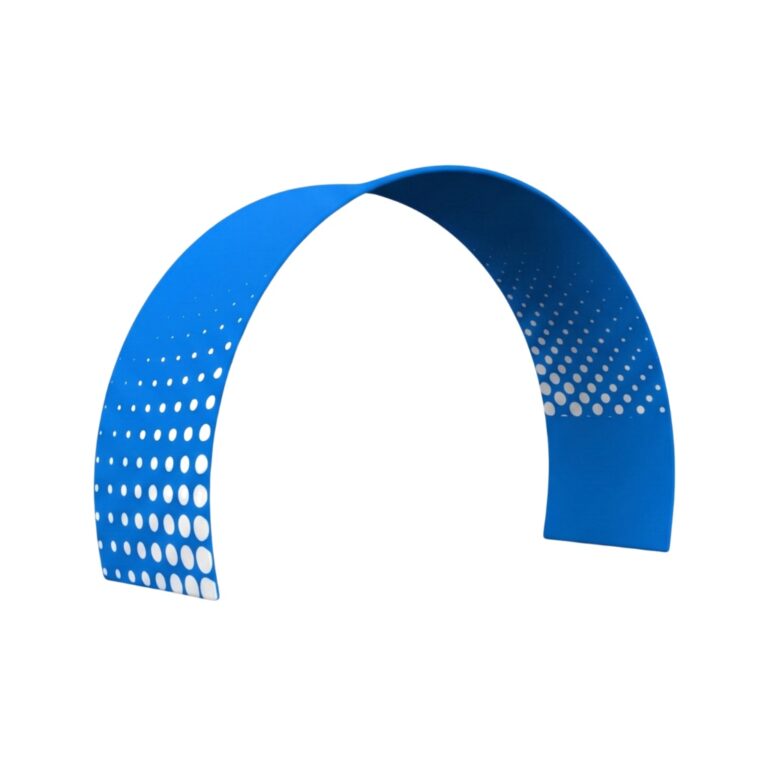 Das Revo Arch C-Tor ist ein bogenförmiges Tor mit modularer Struktur aus Aluminiumrohren.